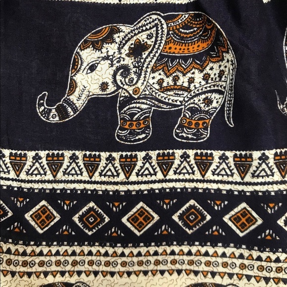 Pom Pom Shorts - Picture 3 of 4